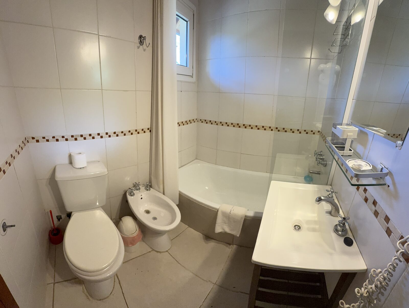 Dpto 1110 - baño completo con bañera