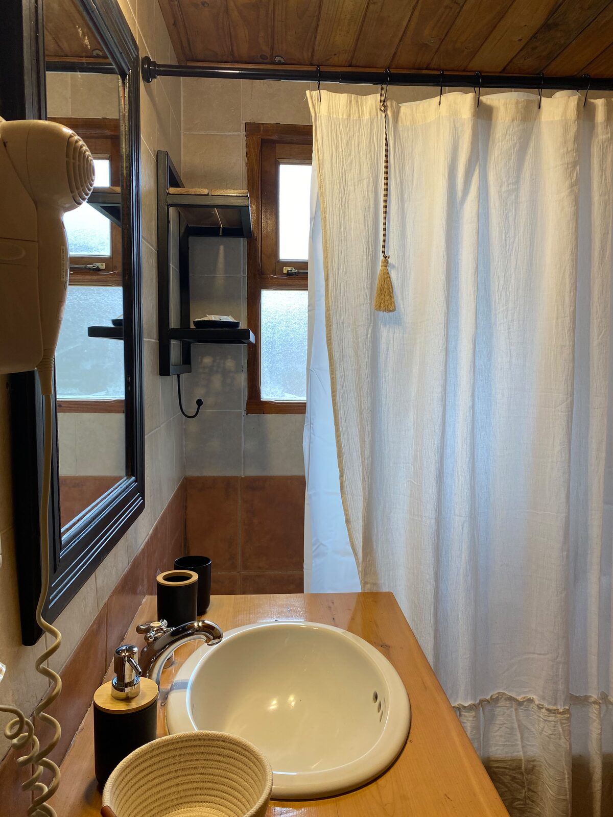 Dpto 21 - baño con secador de pelo